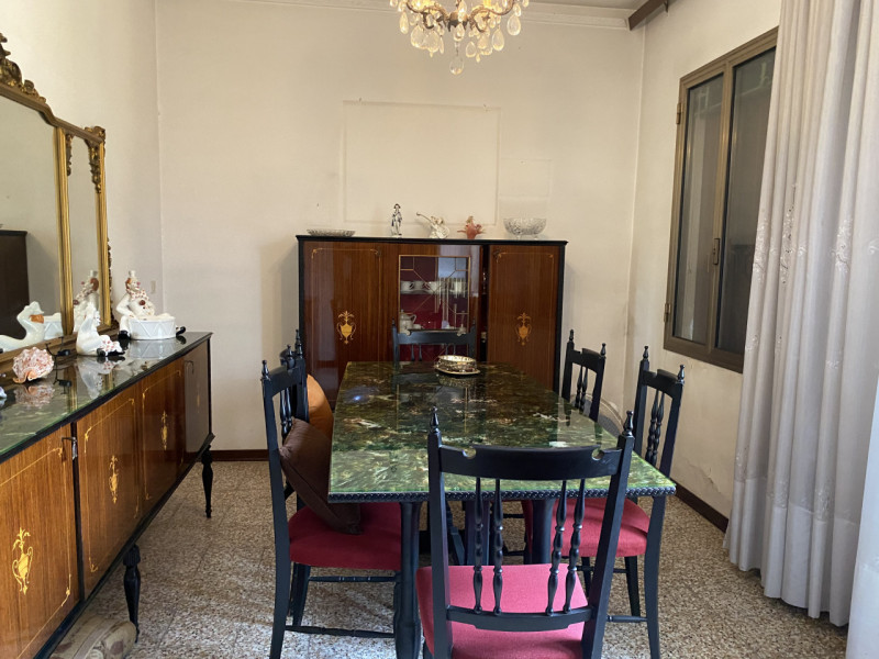 Villatora casa singola da ristrutturare con giardino. Casa di circa 100 mq composta da ingresso s...
