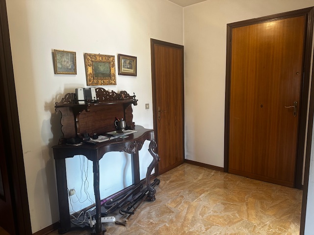 Rubano in zona residenziale, comoda a scuole e servizi oltre che al tram, proponiamo un appartame...