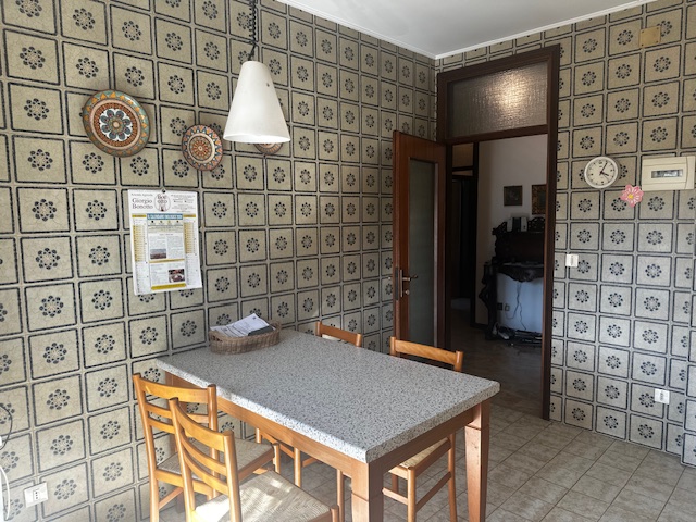 Rubano in zona residenziale, comoda a scuole e servizi oltre che al tram, proponiamo un appartame...