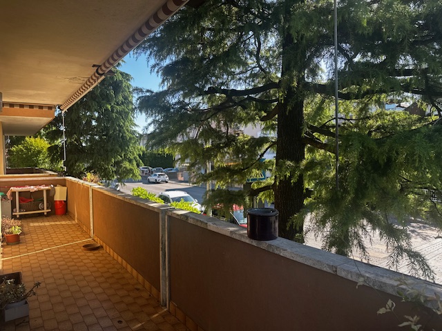 Rubano in zona residenziale, comoda a scuole e servizi oltre che al tram, proponiamo un appartame...