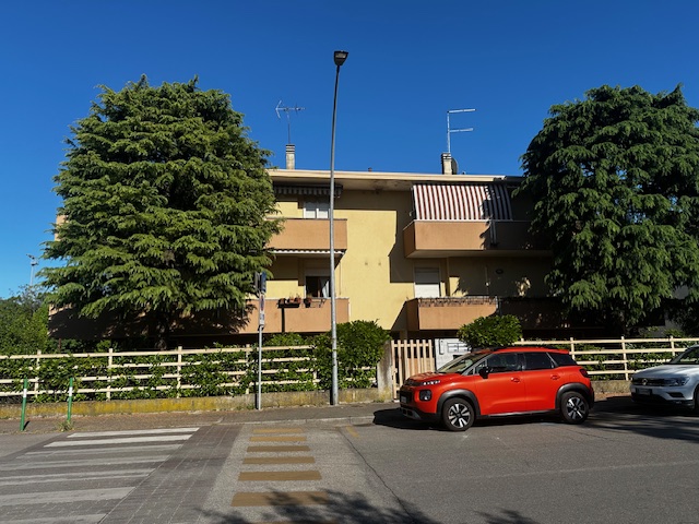 Rubano in zona residenziale, comoda a scuole e servizi oltre che al tram, proponiamo un appartame...