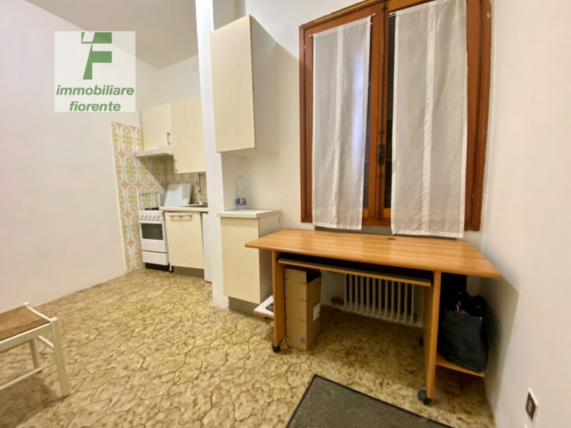 Scopri questo appartamento bilocale situato nel centro storico di Padova, una delle città più bel...