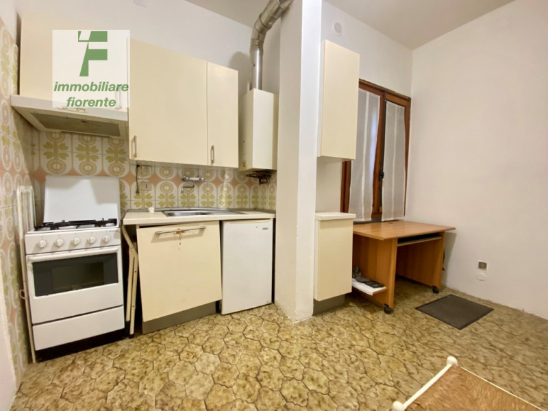 Scopri questo appartamento bilocale situato nel centro storico di Padova, una delle città più bel...