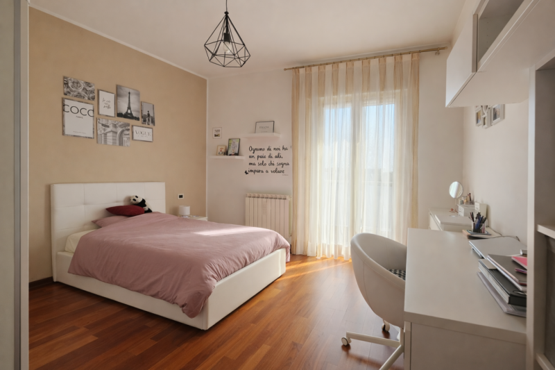 Scopri questo magnifico appartamento situato all'ultimo piano con ascensore nella tranquilla zona...