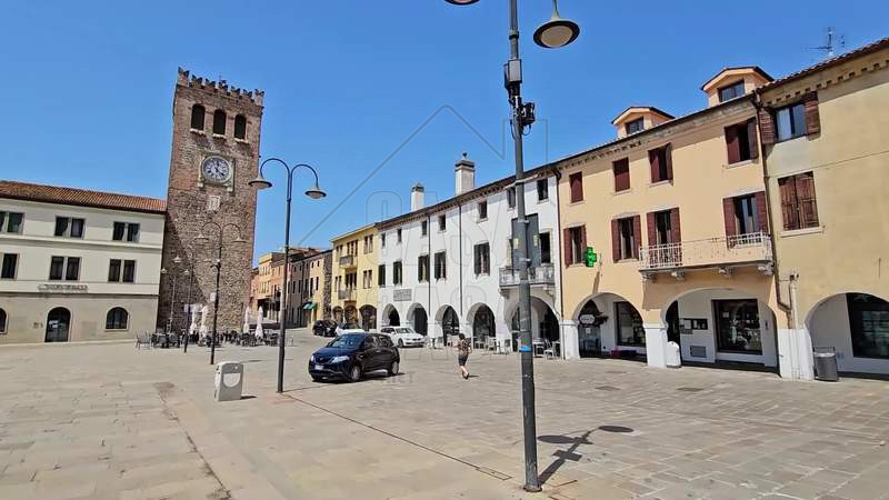 Rif. P593 Proponiamo in vendita mansarda completamente ristrutturata, situata nel centro storico ...