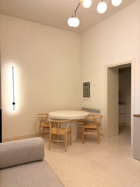 In centro storico, in prestigioso palazzo d'epoca, è disponibile un pied-à-terre di circa 40 mq c...