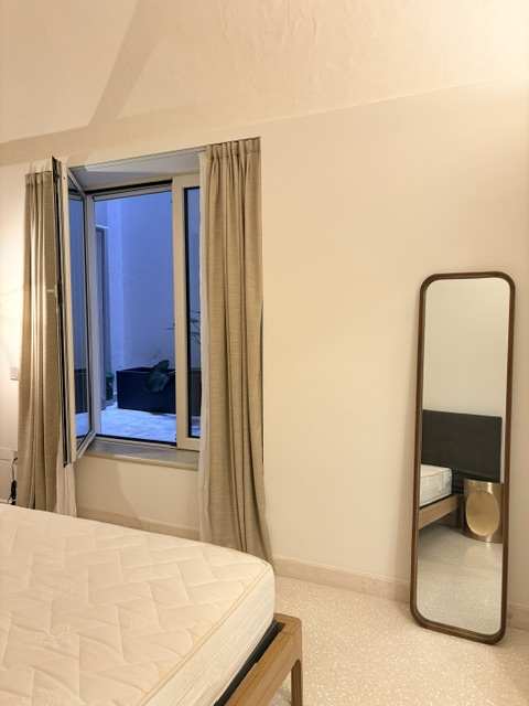 In centro storico, in prestigioso palazzo d'epoca, è disponibile un pied-à-terre di circa 40 mq c...