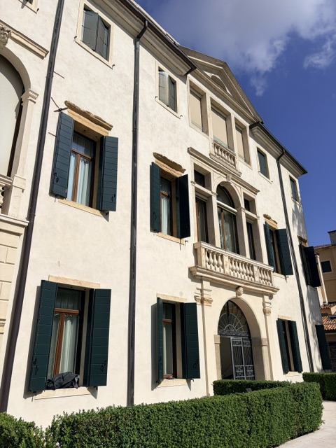 In centro storico, in prestigioso palazzo d'epoca, è disponibile un pied-à-terre di circa 40 mq c...