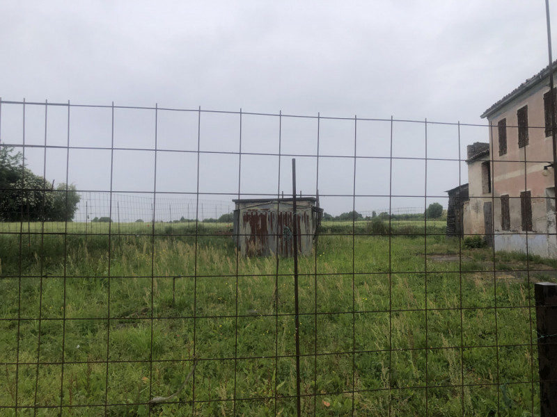 Rif:CSZ15. Si propone in vendita ed in esclusiva a TRIBANO casa singola da ristrutturare di circa...