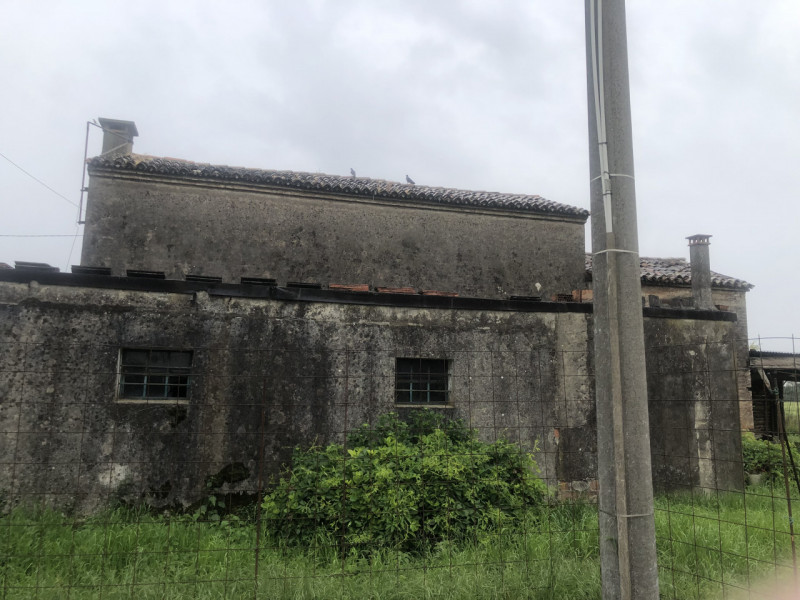 Rif:CSZ15. Si propone in vendita ed in esclusiva a TRIBANO casa singola da ristrutturare di circa...