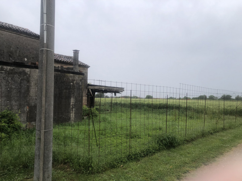 Rif:CSZ15. Si propone in vendita ed in esclusiva a TRIBANO casa singola da ristrutturare di circa...