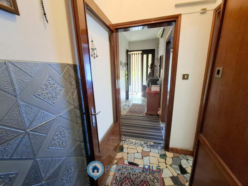 Immobile in esclusiva al Gruppo Padova MLS
PORZIONE DI BIFAMILIARE CON GIARDINO – ARCELLA/S.BELLI...