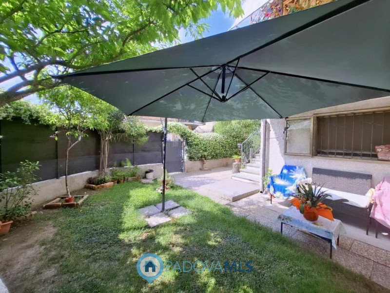 Immobile in esclusiva al Gruppo Padova MLS
PORZIONE DI BIFAMILIARE CON GIARDINO – ARCELLA/S.BELLI...