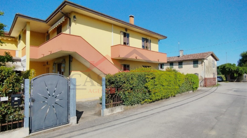 RIF.467A - Montemerlo di Cervarese S. Croce

Proponiamo in vendita una proprietà composta da 2 ap...