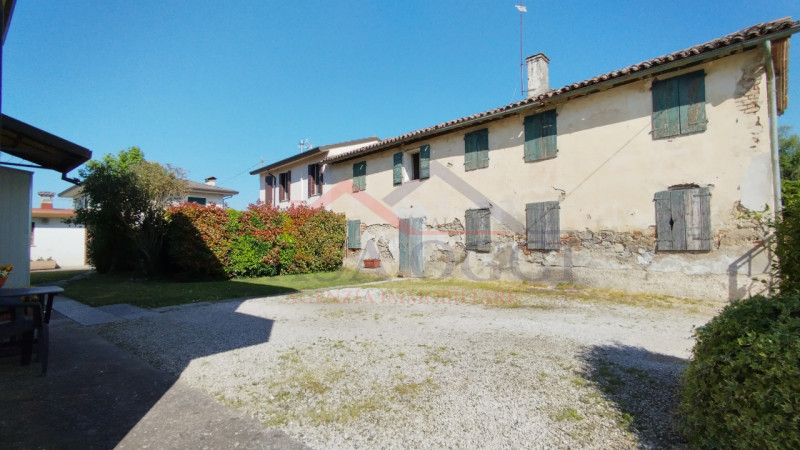 RIF.467A - Montemerlo di Cervarese S. Croce

Proponiamo in vendita una proprietà composta da 2 ap...