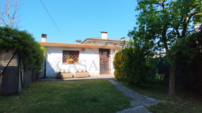 RIF.467A - Montemerlo di Cervarese S. Croce

Proponiamo in vendita una proprietà composta da 2 ap...