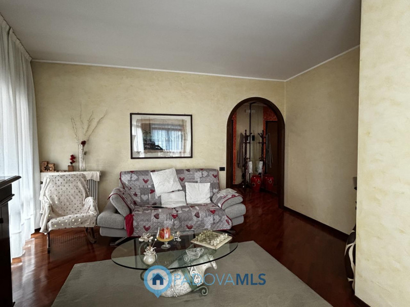 Immobile in esclusiva al Gruppo Padova MLS
PADOVA – TORRE | Luminoso appartamento con 2 camere, g...
