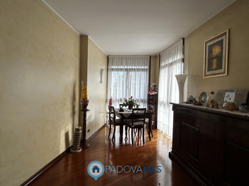 Immobile in esclusiva al Gruppo Padova MLS
PADOVA – TORRE | Luminoso appartamento con 2 camere, g...