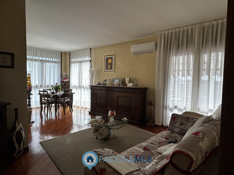 Immobile in esclusiva al Gruppo Padova MLS
PADOVA – TORRE | Luminoso appartamento con 2 camere, g...