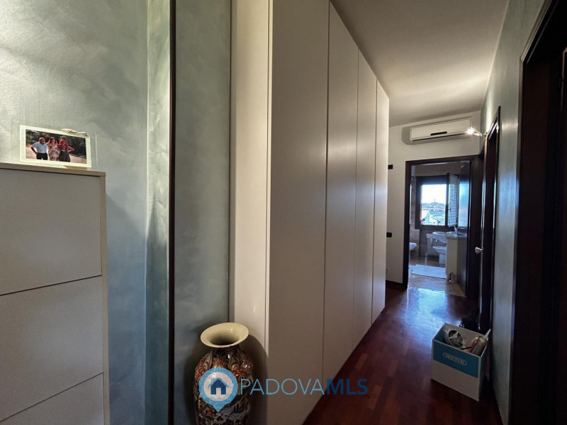 Immobile in esclusiva al Gruppo Padova MLS
PADOVA – TORRE | Luminoso appartamento con 2 camere, g...
