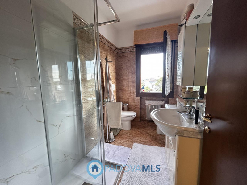 Immobile in esclusiva al Gruppo Padova MLS
PADOVA – TORRE | Luminoso appartamento con 2 camere, g...
