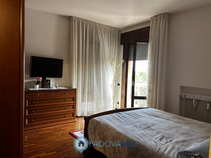 Immobile in esclusiva al Gruppo Padova MLS
PADOVA – TORRE | Luminoso appartamento con 2 camere, g...