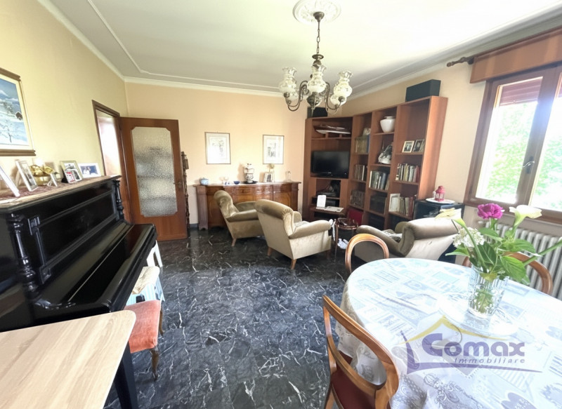 Scopri questo incantevole appartamento pentalocale situato nel cuore di Saccolongo, in una bifami...