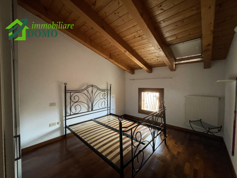 Schio centro, Elegante appartamento bicamere ultimo piano su contesto di 4 unita

TRE BUONI MOTIV...