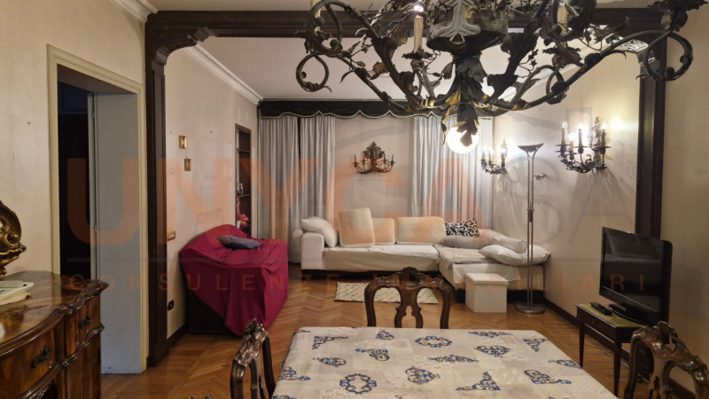 In elegante contesto storico, proponiamo esclusiva residenza di circa 260 mq, situata in una dell...