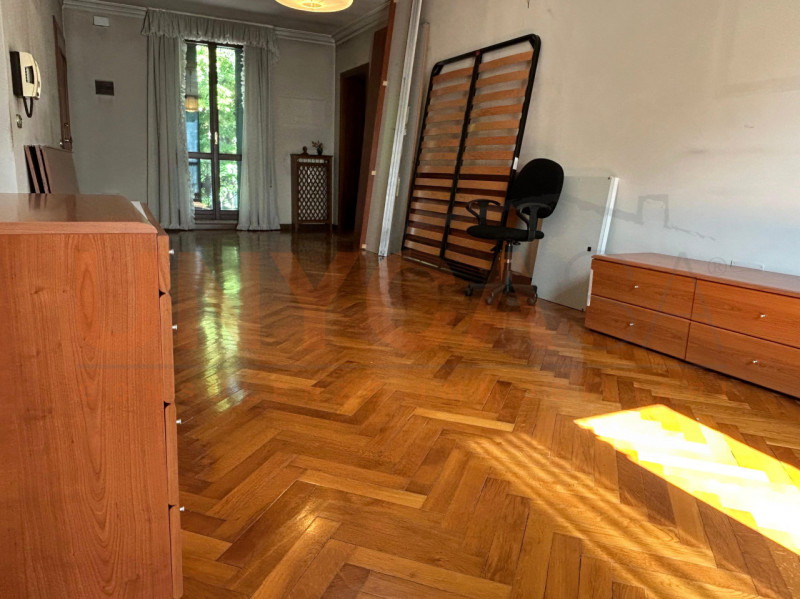 In elegante contesto storico, proponiamo esclusiva residenza di circa 260 mq, situata in una dell...