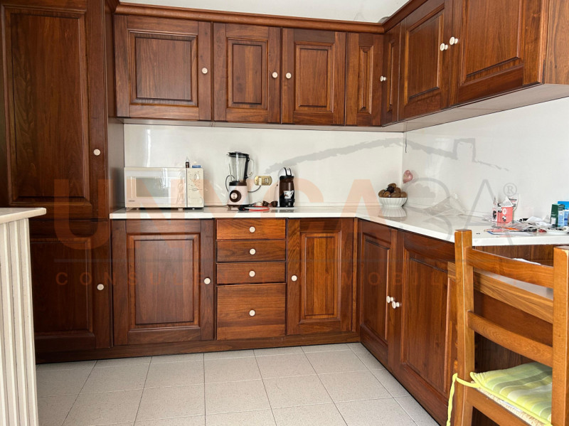 In elegante contesto storico, proponiamo esclusiva residenza di circa 260 mq, situata in una dell...