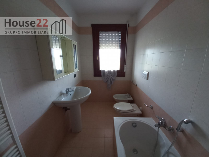 VICENZA - ZONA SETTECA’. In recente e curato condominio si propone in LOCAZIONE moderno bicamere ...