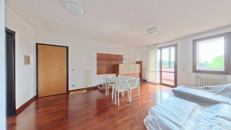 Ciao da Arcobaleno Immobiliare oggi presento un elegante appartamento su due livelli situato nel ...