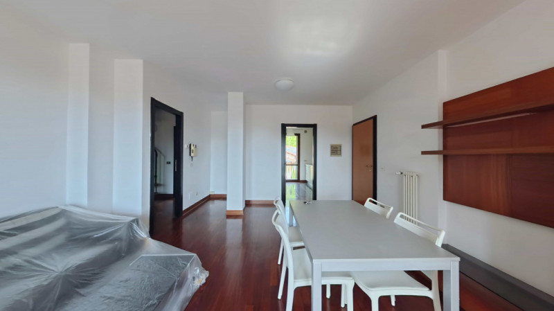 Ciao da Arcobaleno Immobiliare oggi presento un elegante appartamento su due livelli situato nel ...