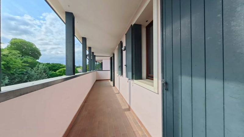 Ciao da Arcobaleno Immobiliare oggi presento un elegante appartamento su due livelli situato nel ...