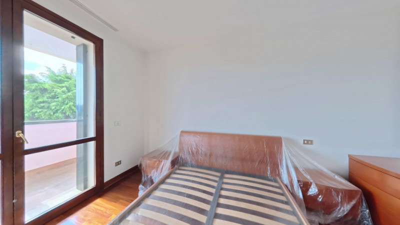 Ciao da Arcobaleno Immobiliare oggi presento un elegante appartamento su due livelli situato nel ...