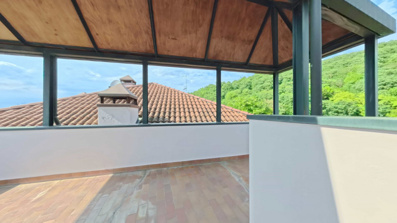 Ciao da Arcobaleno Immobiliare oggi presento un elegante appartamento su due livelli situato nel ...