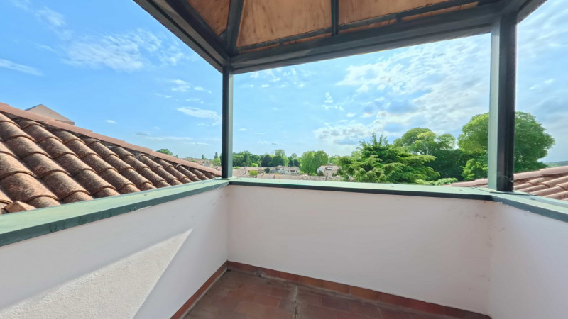 Ciao da Arcobaleno Immobiliare oggi presento un elegante appartamento su due livelli situato nel ...
