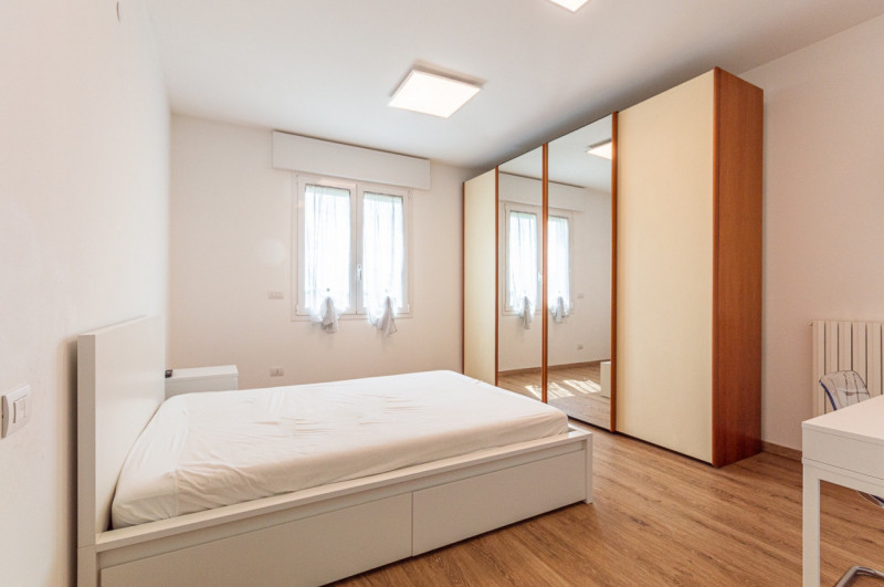 PADOVA - VIA BERTACCHI rif. S2: in appartamento completamente ristrutturato, casa su misura ha il...