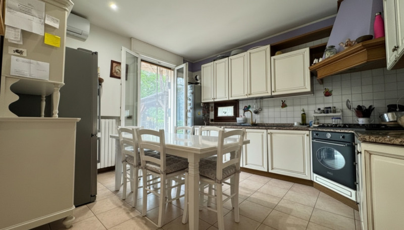 VIGONZA-Perarolo-: proponiamo questa interessante bifamiliare nel tranquillo quartiere residenzia...