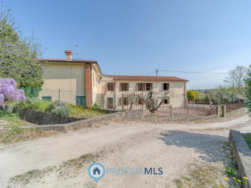 Immobile in esclusiva al Gruppo Padova MLS
MONSELICE Zona Solana, ai piedi del colle Montericco i...