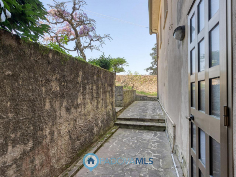 Immobile in esclusiva al Gruppo Padova MLS
MONSELICE Zona Solana, ai piedi del colle Montericco i...