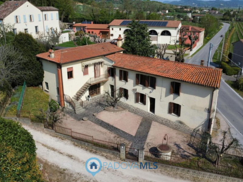 Immobile in esclusiva al Gruppo Padova MLS
MONSELICE Zona Solana, ai piedi del colle Montericco i...