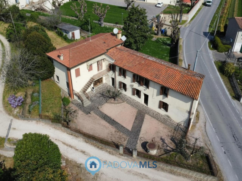 Immobile in esclusiva al Gruppo Padova MLS
MONSELICE Zona Solana, ai piedi del colle Montericco i...