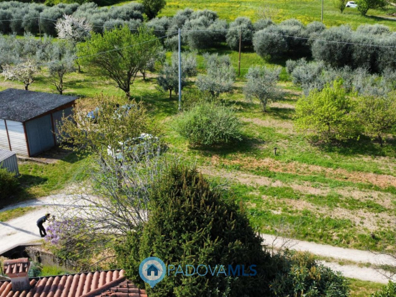 Immobile in esclusiva al Gruppo Padova MLS
MONSELICE Zona Solana, ai piedi del colle Montericco i...