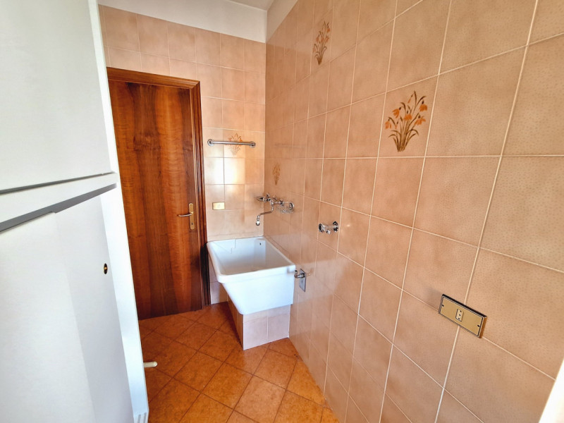 Situata a pochi passi dal centro cittadino, questa spaziosa villa singola è l’opportunità perfett...