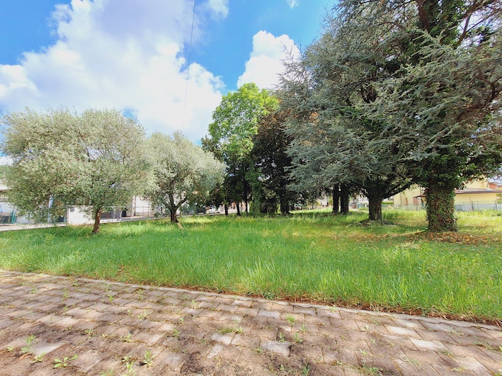 Situata a pochi passi dal centro cittadino, questa spaziosa villa singola è l’opportunità perfett...