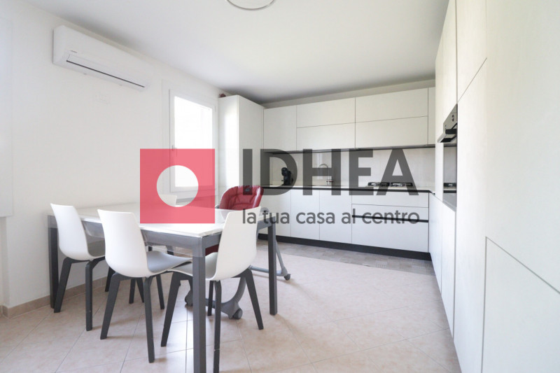 PORZIONE CENTRALE A VEDELAGO RIF. "NSV8"

L'agenzia immobiliare Idhea ha il piacere di proporvi q...