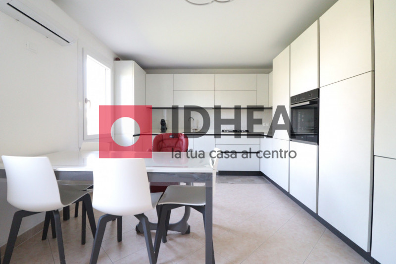 PORZIONE CENTRALE A VEDELAGO RIF. "NSV8"

L'agenzia immobiliare Idhea ha il piacere di proporvi q...