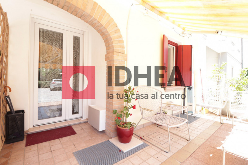 PORZIONE CENTRALE A VEDELAGO RIF. "NSV8"

L'agenzia immobiliare Idhea ha il piacere di proporvi q...